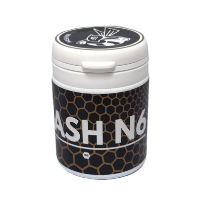 Frasco plástico branco com rótulo preto hexagonal castanho e texto ASH N6