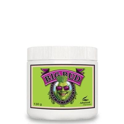Frasco branco com etiqueta verde do produto BIG BUD