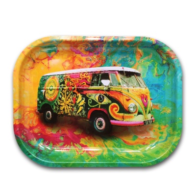 Tabuleiro colorido com imagem de carrinha vintage e fundo psicadélico