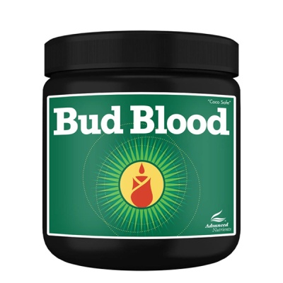 Frasco preto com etiqueta verde Bud Blood