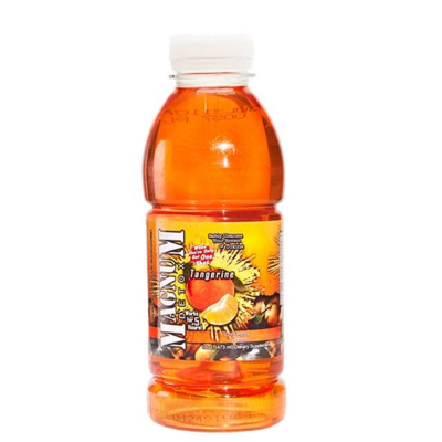 Garrafa de bebida laranja com rótulo Magnum Toxine Tangerine