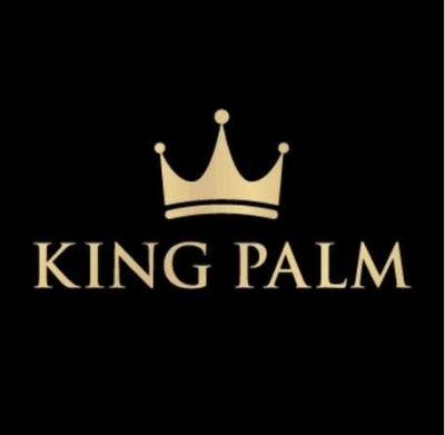 Logótipo KING PALM com coroa dourada em fundo preto