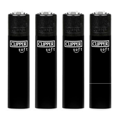Quatro isqueiros pretos CLIPPER soft alinhados lado a lado