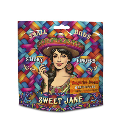 Embalagem colorida com desenho de mulher e textos promocionais.