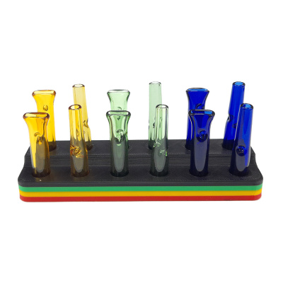 Conjunto de tubos de vidro colorido em base preta com bordas coloridas.