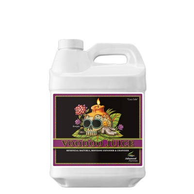 Recipiente branco de plástico com rótulo colorido de produto Voodoo Juice
