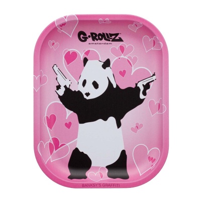 Tabuleiro cor-de-rosa com panda segurando pistolas e corações