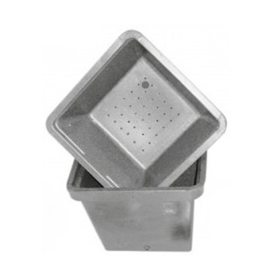 Balde metálico cinzento quadrado com tampa perfurada