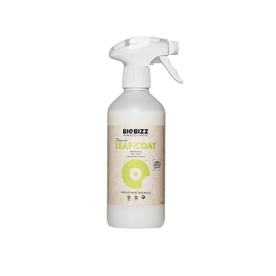 Frasco de spray branco com etiqueta creme e verde BIOBIZZ LEAF-COAT