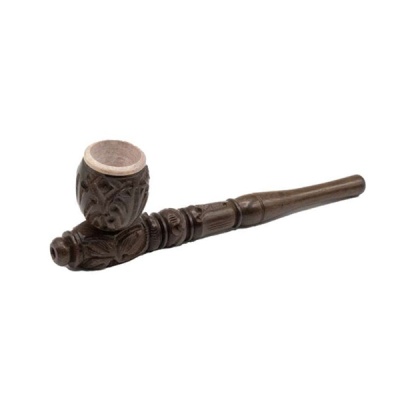 Cachimbo de madeira entalhada com padrão decorativo