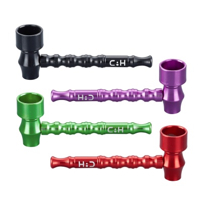 Quatro cachimbos metálicos coloridos em preto, roxo, verde e vermelho com texto