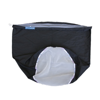 Saquinho preto e branco com etiqueta ICE-COLATOR
