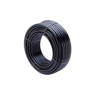 Rolo de tubo preto flexível enrolado