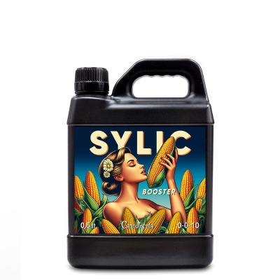 Frasco preto com rótulo colorido de mulher e milho com textos SYLIC BOOSTER 0.5 lt Canpotecnia 0-0-10