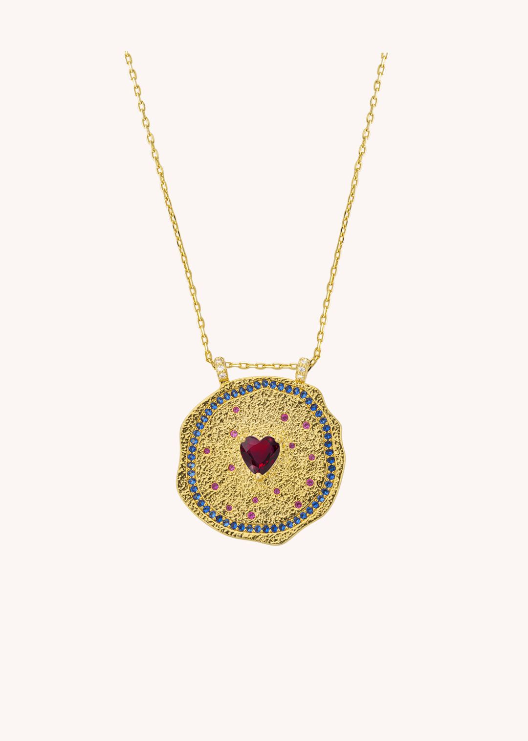 MYA-BAY Ruby Heart Medaille Necklace Colar dourado com pendente redondo texturizado e pedras coloridas