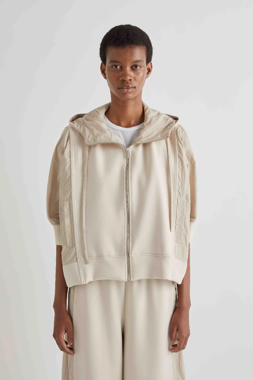Combined Hoodie Jacket Casaco bege claro curto com capuz e fecho