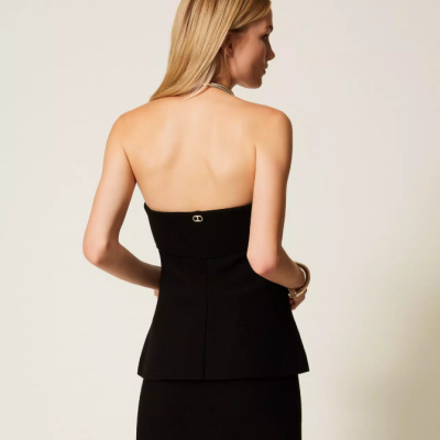 Top preto sem alças detalhe metálico costas