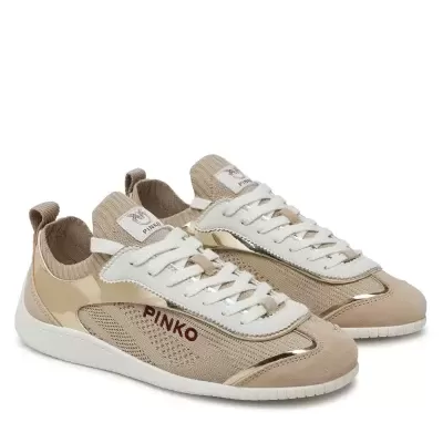 Sapatilhas bege com detalhes dourados e bordado PINKO vermelho.