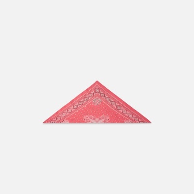 Lenço triangular cor-de-rosa com padrão ornamental branco