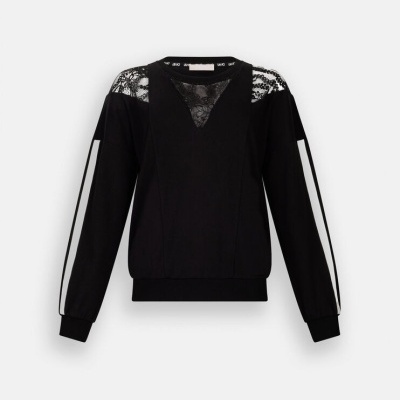 Sweatshirt preta com renda preta e mangas com detalhes em tecido transparente