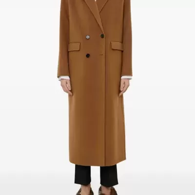 Casaco comprido castanho com botões e bolsos de aba