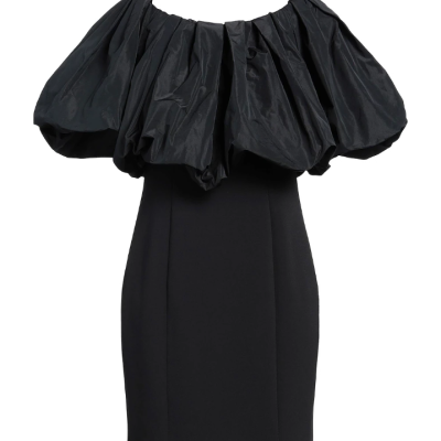 Vestido preto com parte superior bufante e corpo justo.