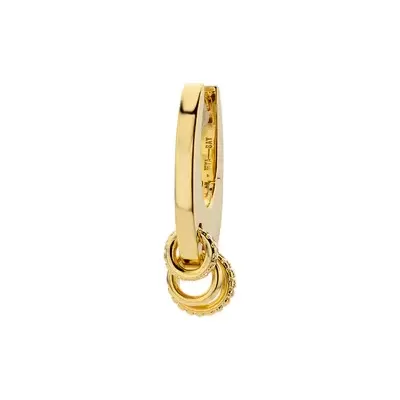 Brinco dourado com três pequenos pendentes de argolas