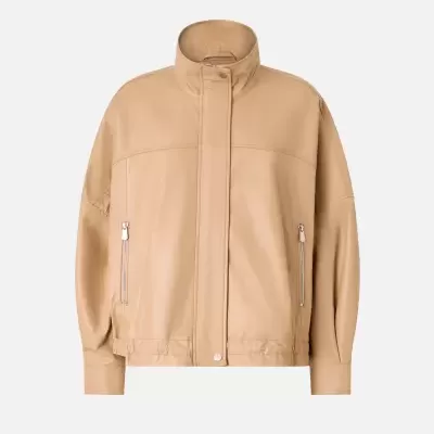 Casaco bege com gola alta e fechos de correr