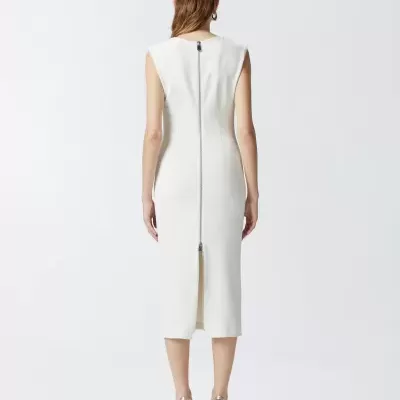 Vestido midi branco visto de costas com fecho de correr prateado