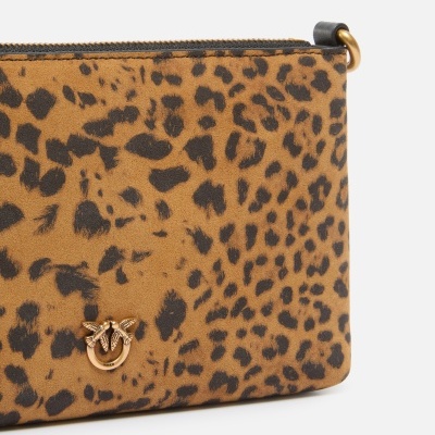 Mala pequena em padrão animal print castanho e preto com detalhe de fecho e pássaros em metal dourado