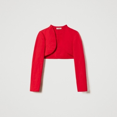 Bolero vermelho de manga comprida com gola arredondada.