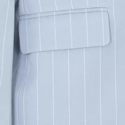 Casaco azul claro às riscas com bolso de aba