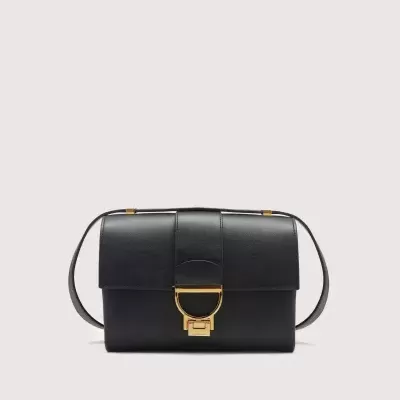 Mala de senhora em pele preta com fecho dourado em forma de D