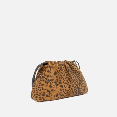 Bolsa pequena com padrão animal print castanho e preto