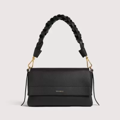 Mala preta de couro com alça trançada e detalhes dourados