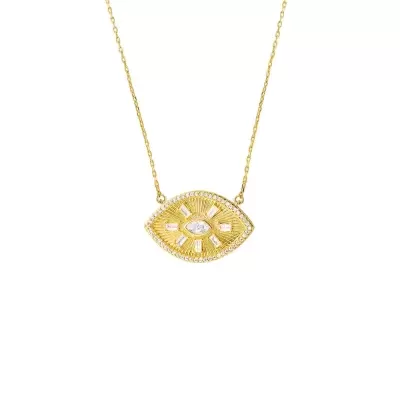 Colar dourado com pendente em forma de olho e pedras brancas