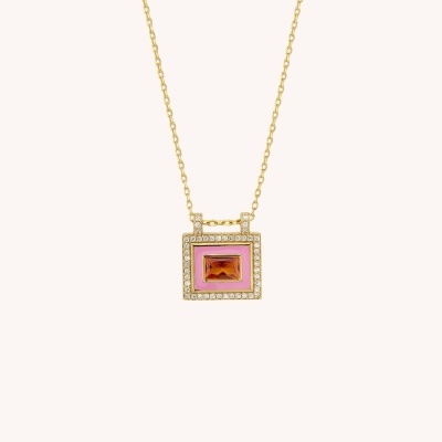 Colar dourado com pendente quadrado rosa e pedra âmbar
