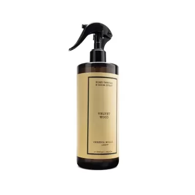 Frasco spray têxteis e ambiente em plástico castanho com rótulo bege e texto preto