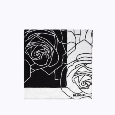 Lenço quadrado com padrão de rosas em preto e branco e texto BLUGIRL