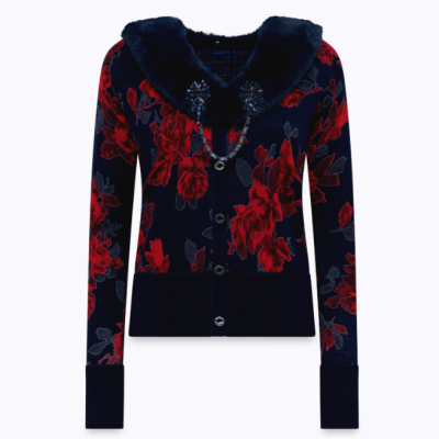 Casaco feminino azul escuro com padrão floral vermelho e gola de pelo