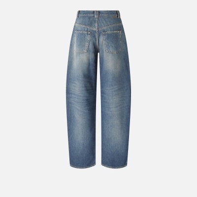 Calças de ganga azuis com bolsos traseiros e bordado