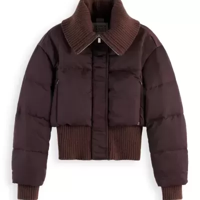 Casaco acolchoado castanho com gola e bainha em malha grossa