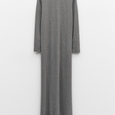 Vestido longo cinzento de manga comprida, textura lisa, gola redonda