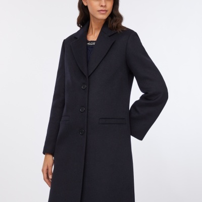 Casaco preto comprido feminino com botões e gola de lapela