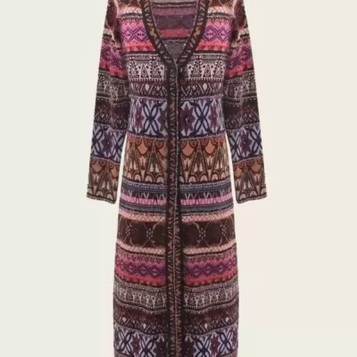 Casaco comprido colorido com padrão geométrico