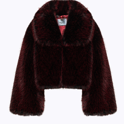Casaco de pêlo sintético borgonha com gola larga e mangas compridas