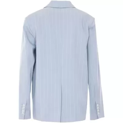 Blazer azul claro riscas brancas visto de trás