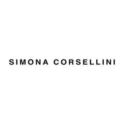 Texto SIMONA CORSELLINI em letras maiúsculas pretas sobre fundo branco