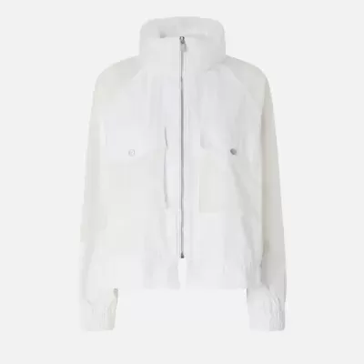 Casaco branco com fecho de correr e bolsos no peito