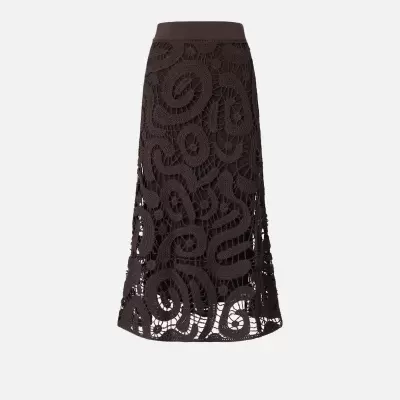 Saia preta com padrão de renda em espirais e cintura lisa